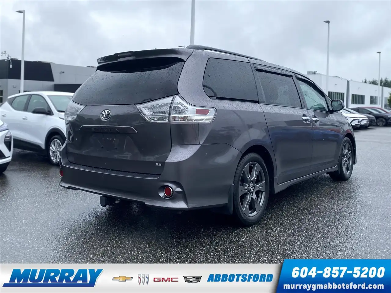 Toyota Sienna снимка Toyota Sienna