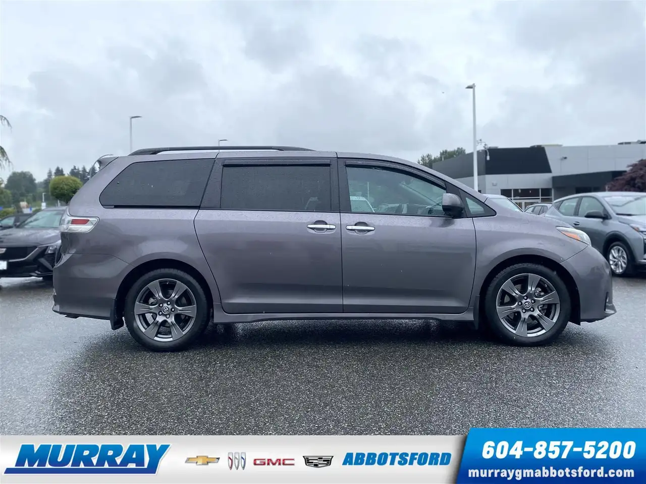 Toyota Sienna снимка Toyota Sienna