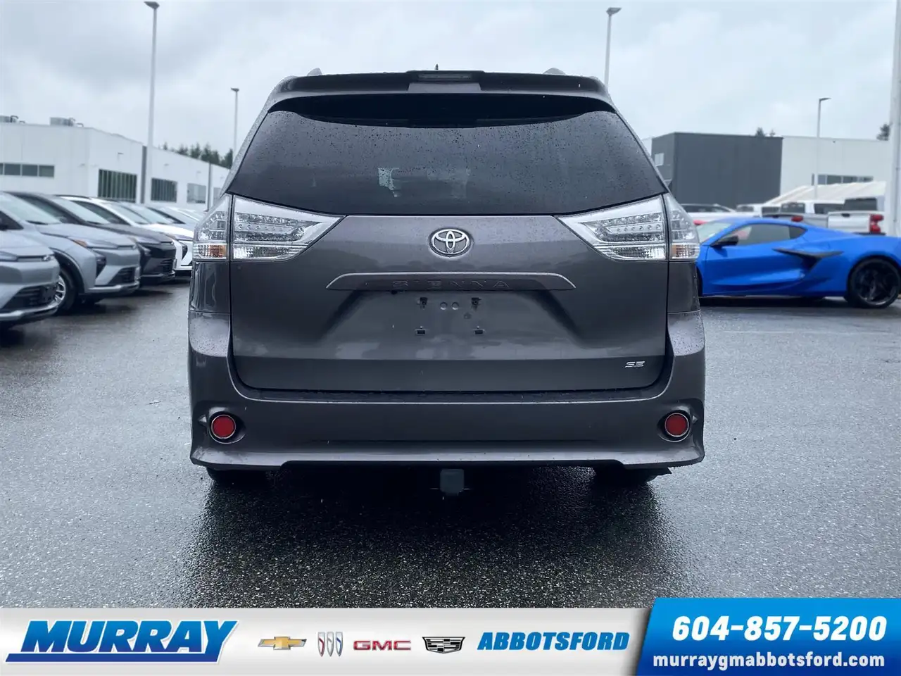 Toyota Sienna снимка Toyota Sienna