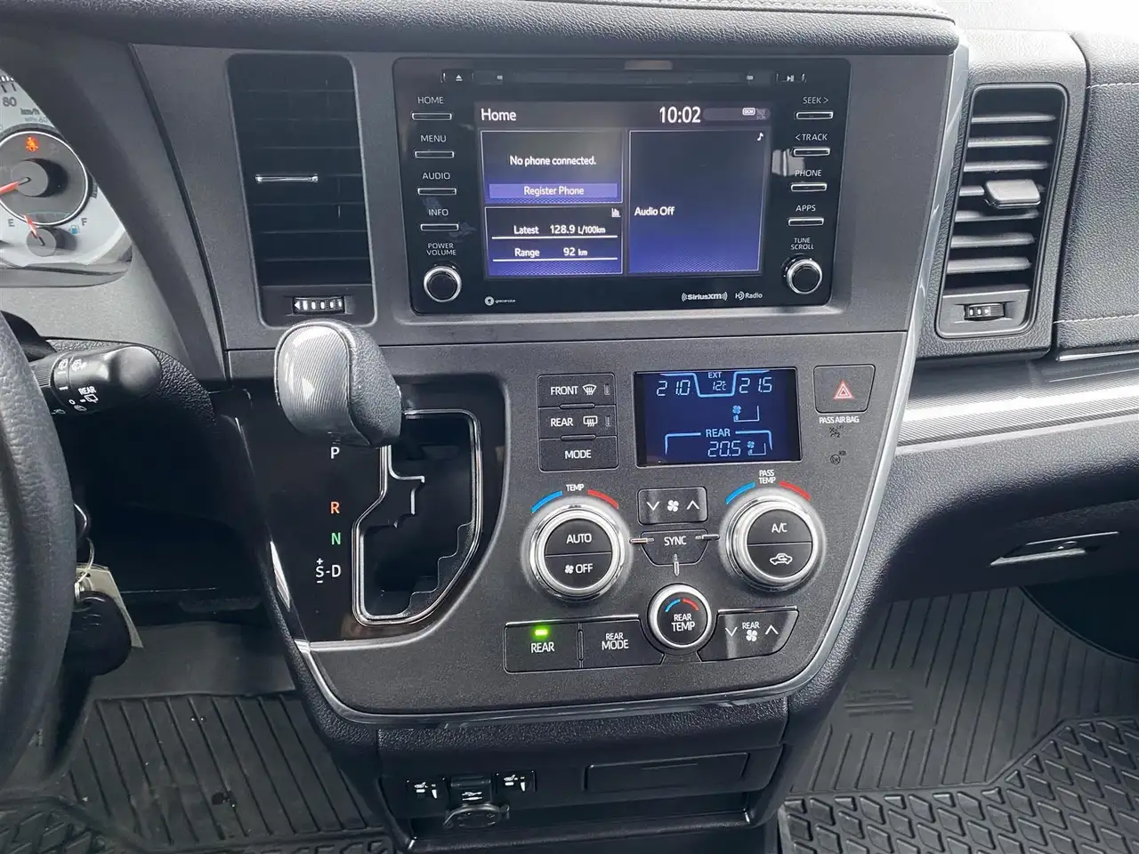 Toyota Sienna снимка Toyota Sienna