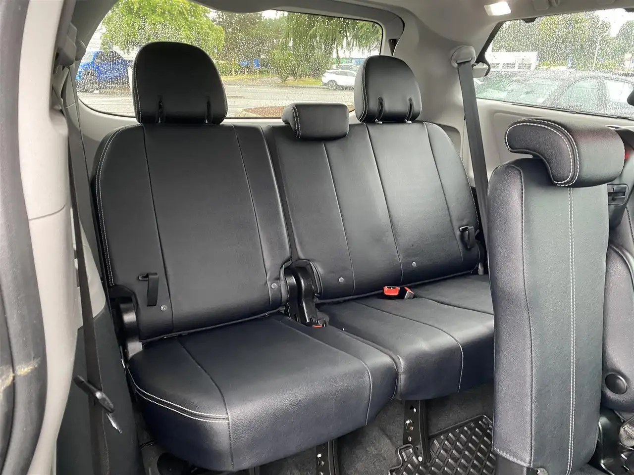 Toyota Sienna снимка Toyota Sienna
