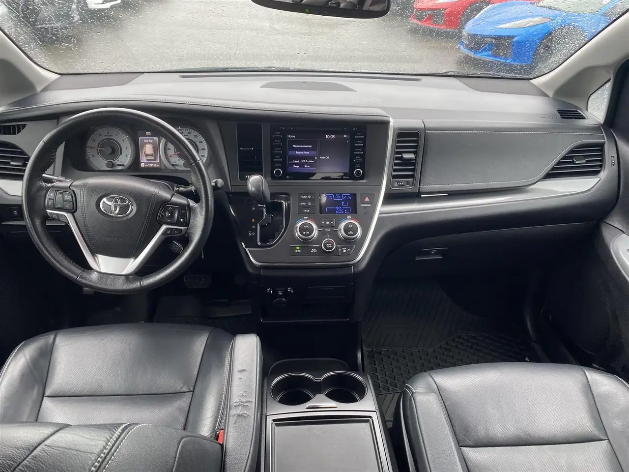 Toyota Sienna снимка Toyota Sienna