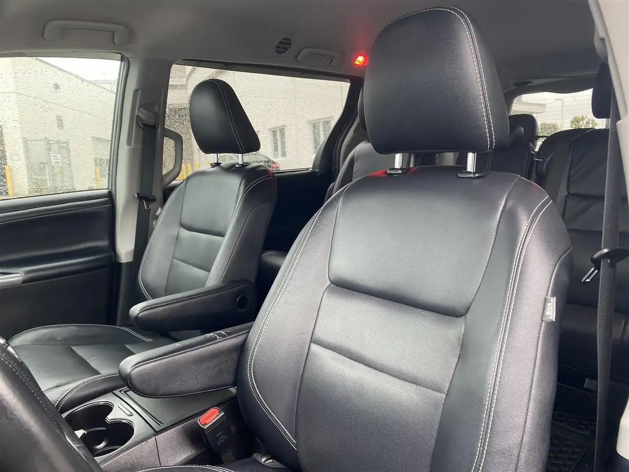 Toyota Sienna снимка Toyota Sienna