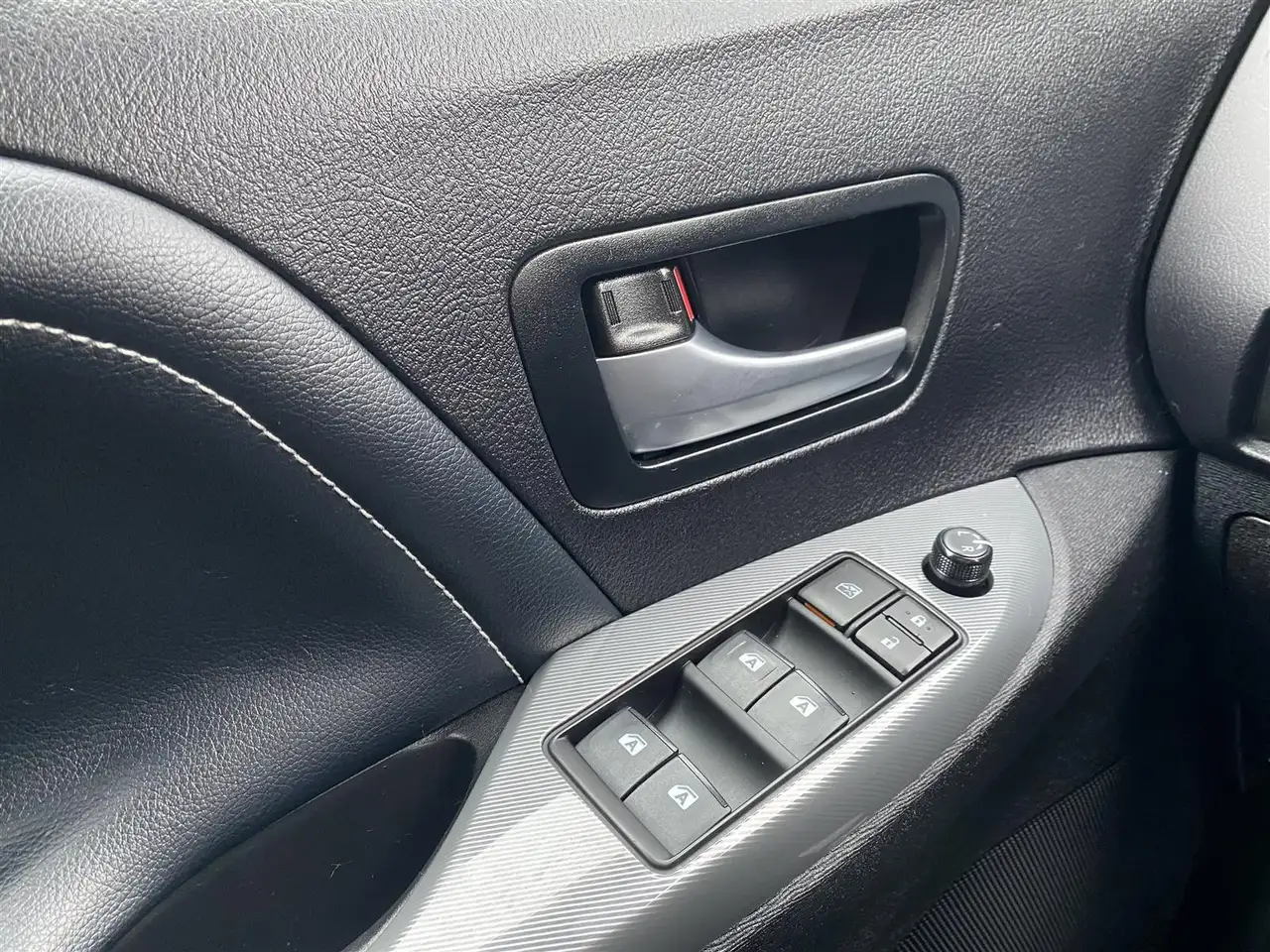 Toyota Sienna снимка Toyota Sienna