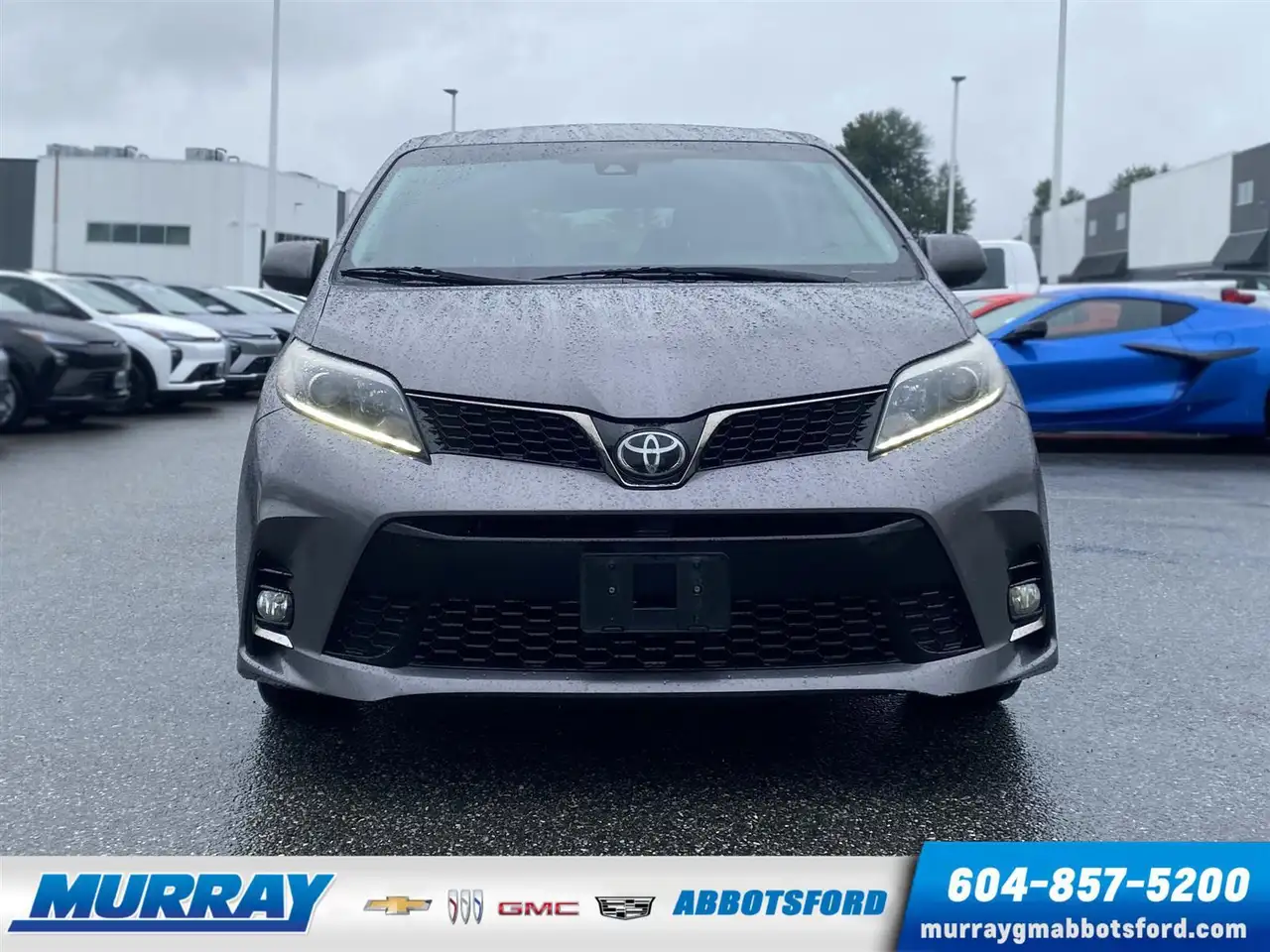 Toyota Sienna снимка Toyota Sienna