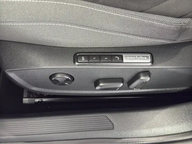 Volkswagen Golf view 14