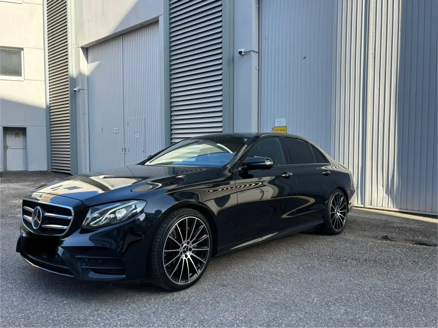 Mercedes-Benz E 220 d AMG Paket Widescreen Head Up Kamera Schwarz - 2