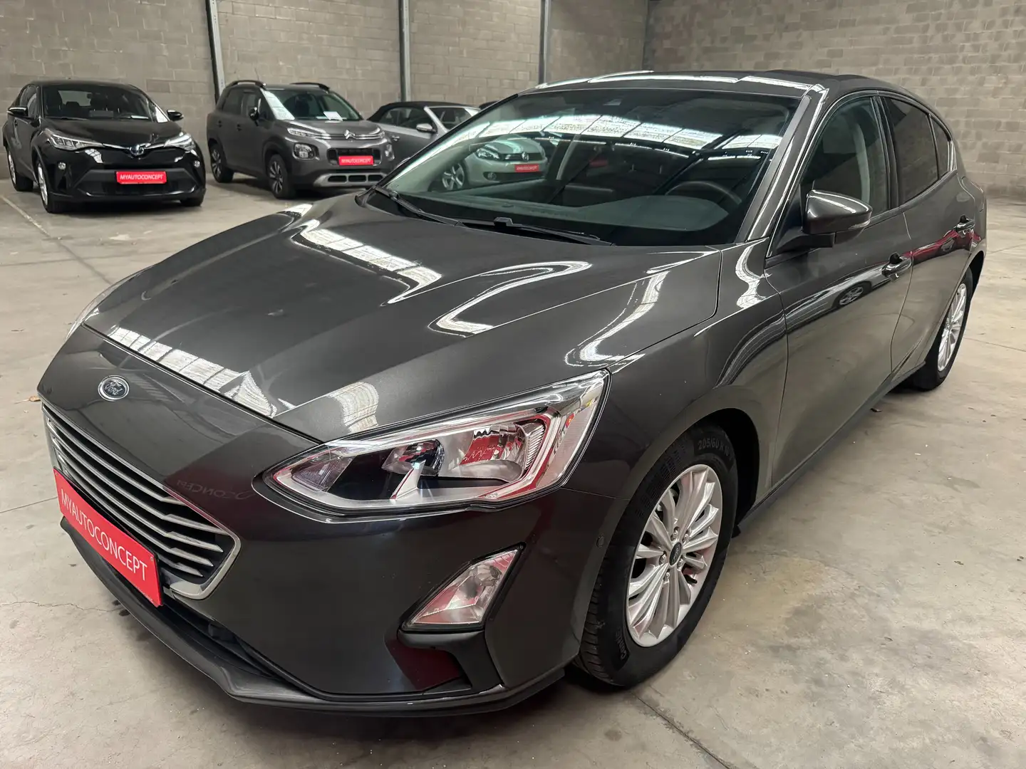 Ford Focus Focus 1.0 EcoBoost Titanium Business Grau - 1