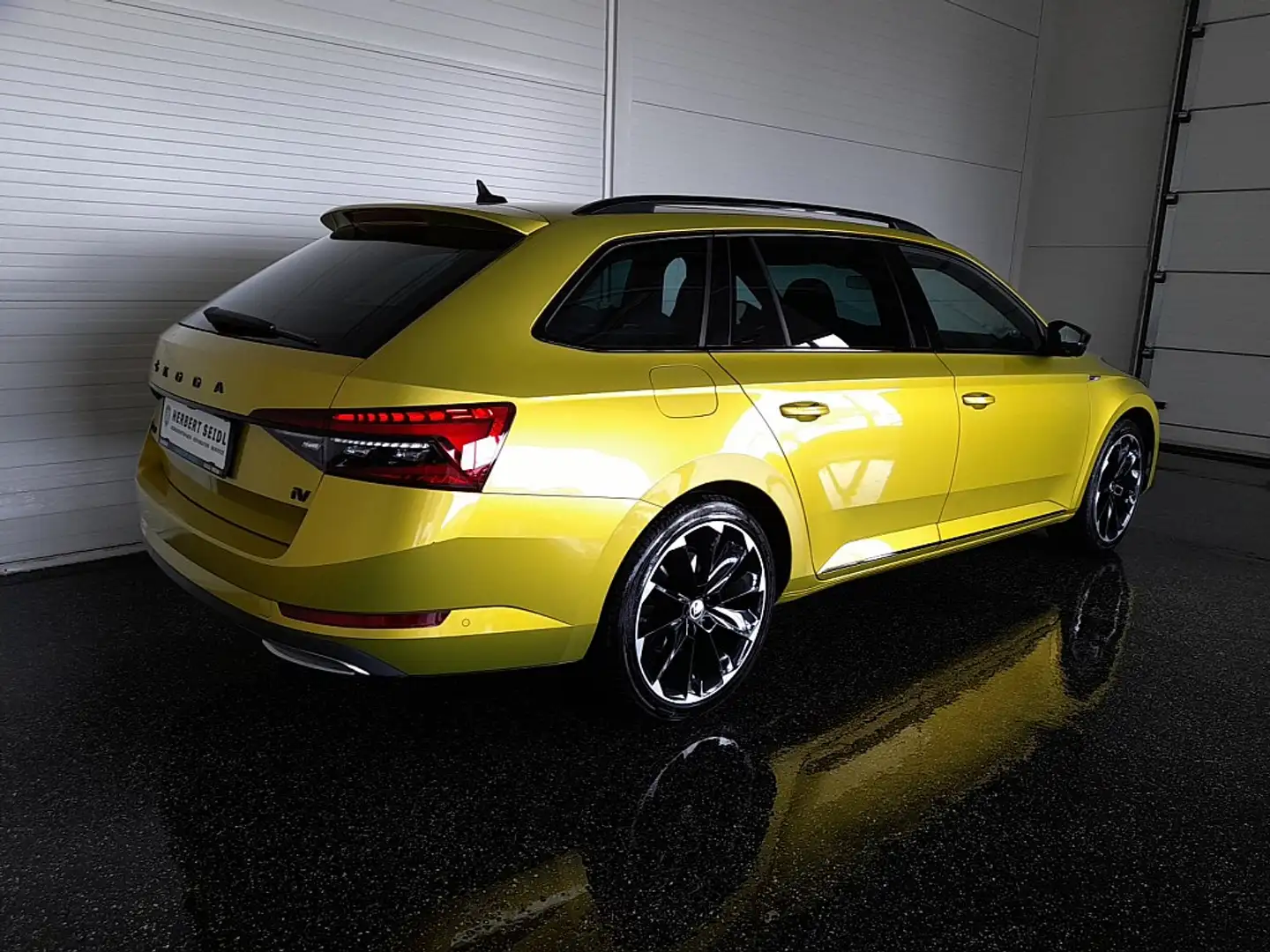 Skoda Superb Kombi SPORTLINE IV 156/218 DSG *SKY / STANDHZG ... Gelb - 2