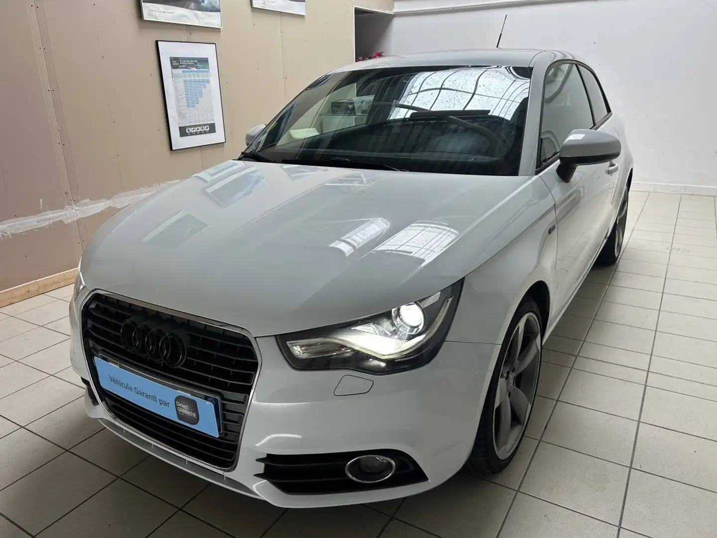 Audi A1 1.6 TDI 90ch FAP S line S tronic 7 Blanc - 1