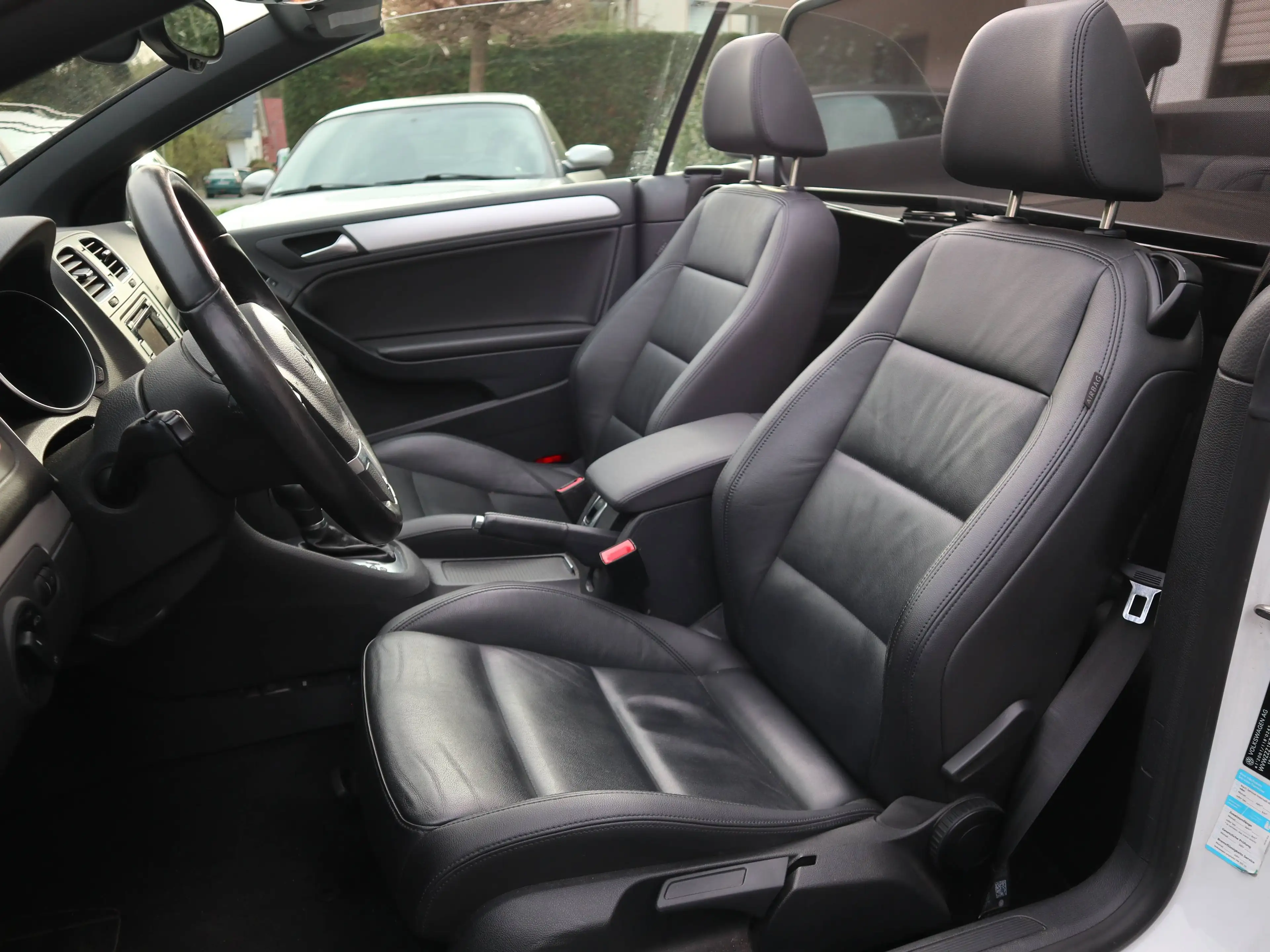 Volkswagen Golf Cabriolet DSG Navi Leder SHZ StaHz Bi-Xenon PDC Freisprech. — photo 6