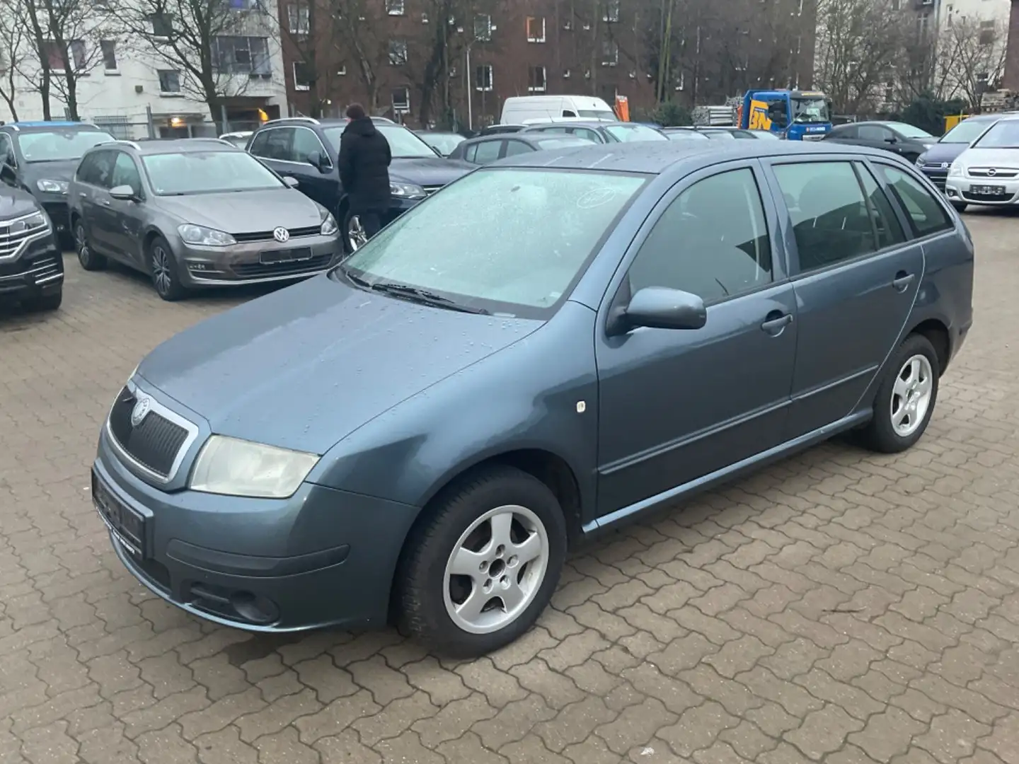 Skoda Fabia Combi Ambiente TÜV 01.2027 Grau - 1