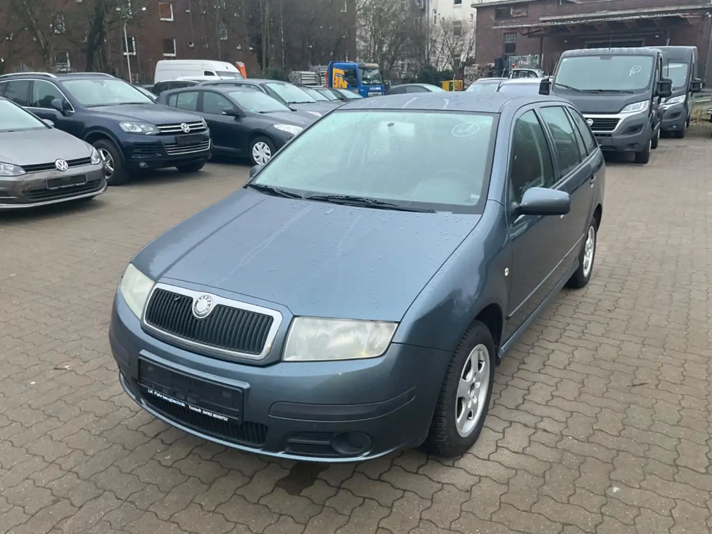 Skoda Fabia Combi Ambiente TÜV 01.2027 Grau - 2