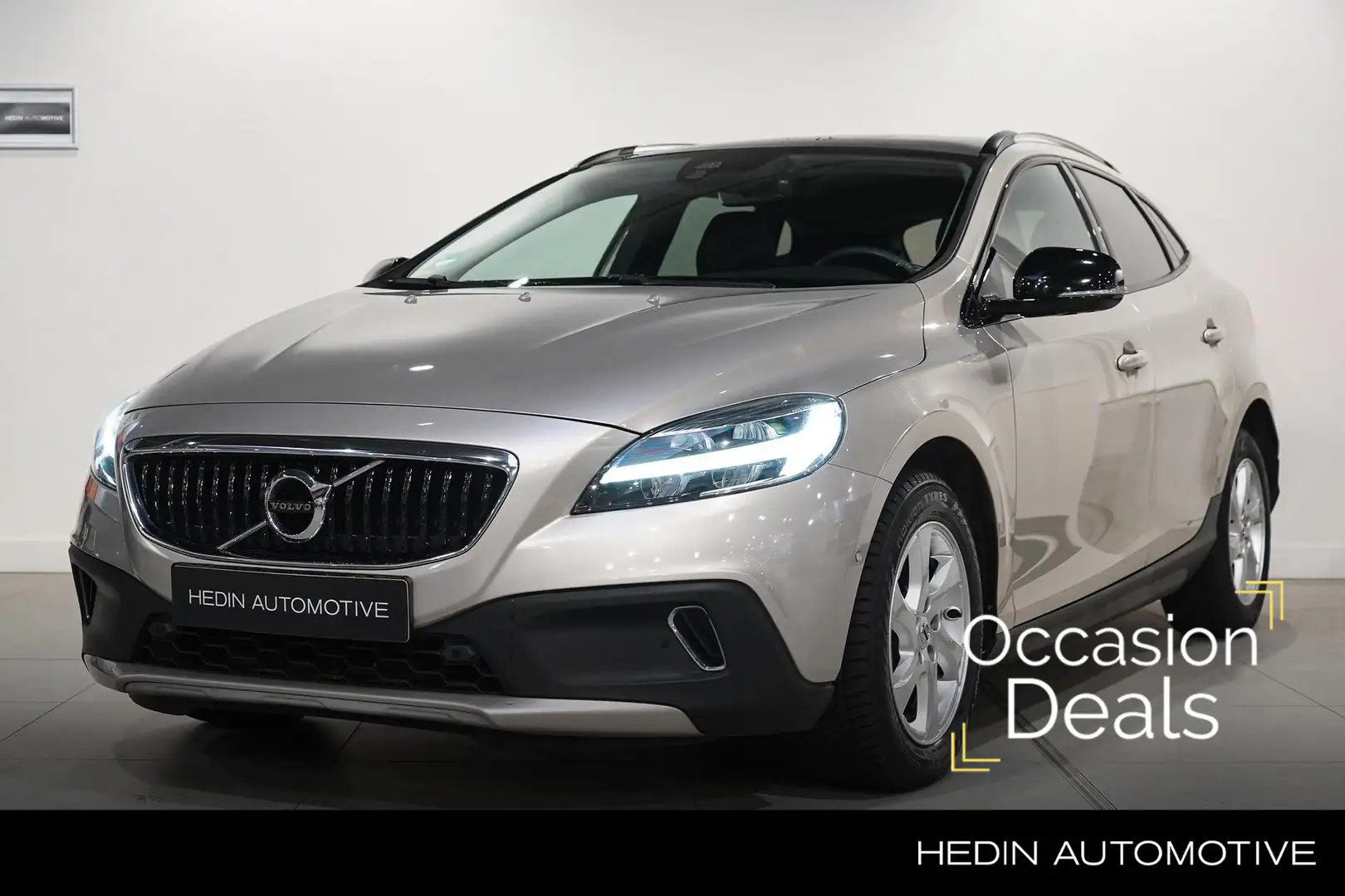 Volvo V40 Cross Country T3 Polar+ Luxury Automaat| Panoramadak | Parkeerca Beige - 1