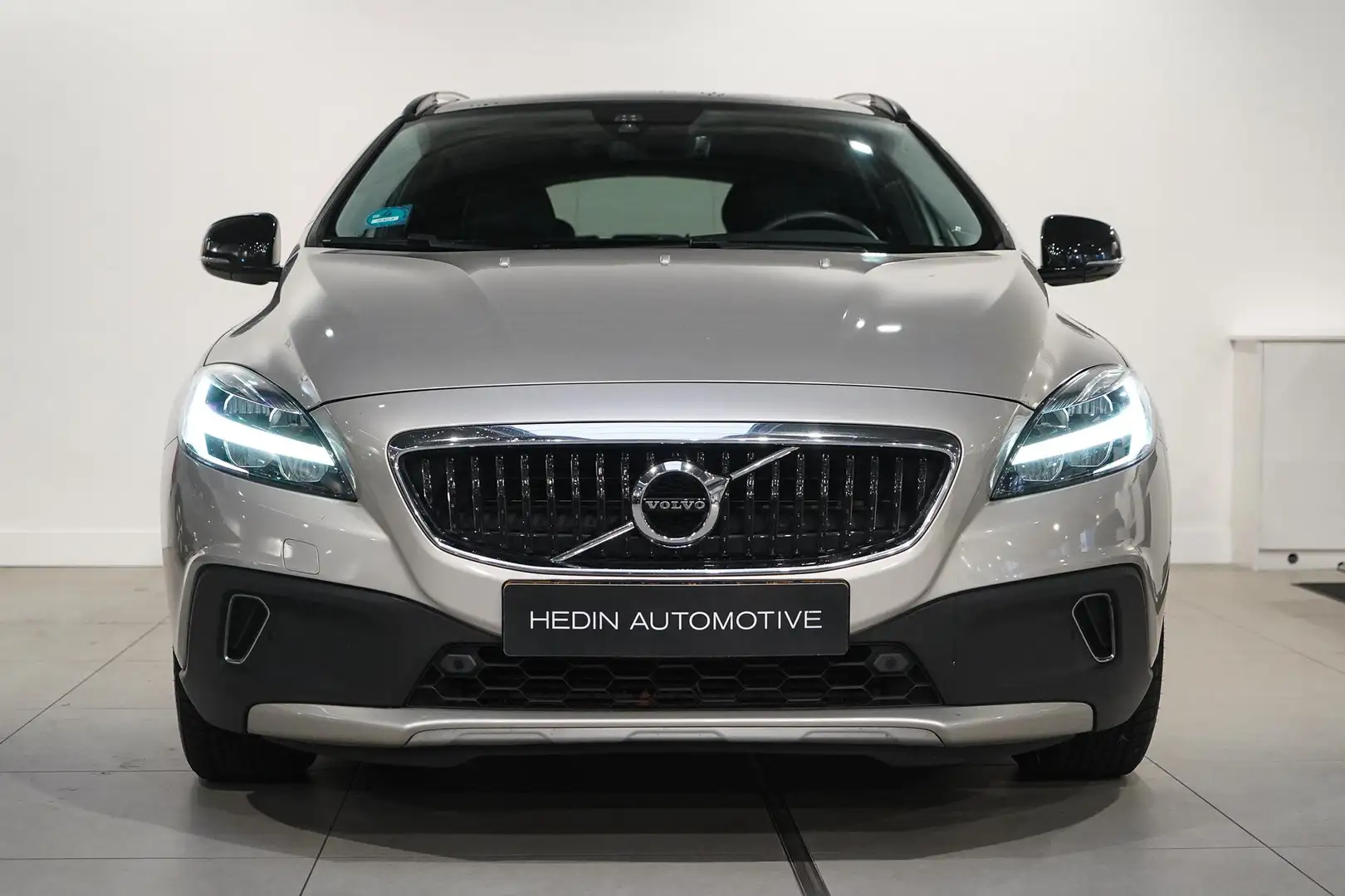 Volvo V40 Cross Country T3 Polar+ Luxury Automaat| Panoramadak | Parkeerca Beige - 2