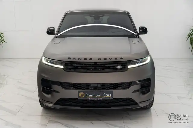 Land Rover Range Rover Sport view 4