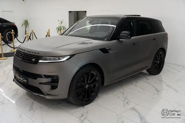 Land Rover Range Rover Sport view 3