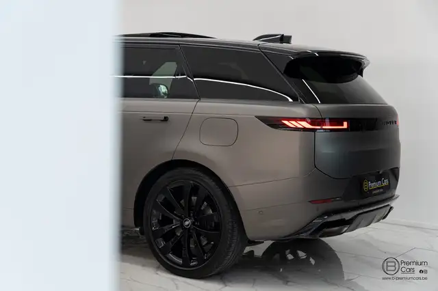 Land Rover Range Rover Sport view 11
