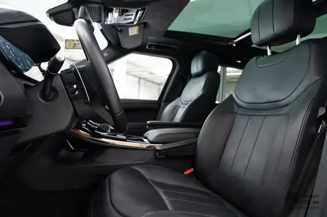 Land Rover Range Rover Sport view 10