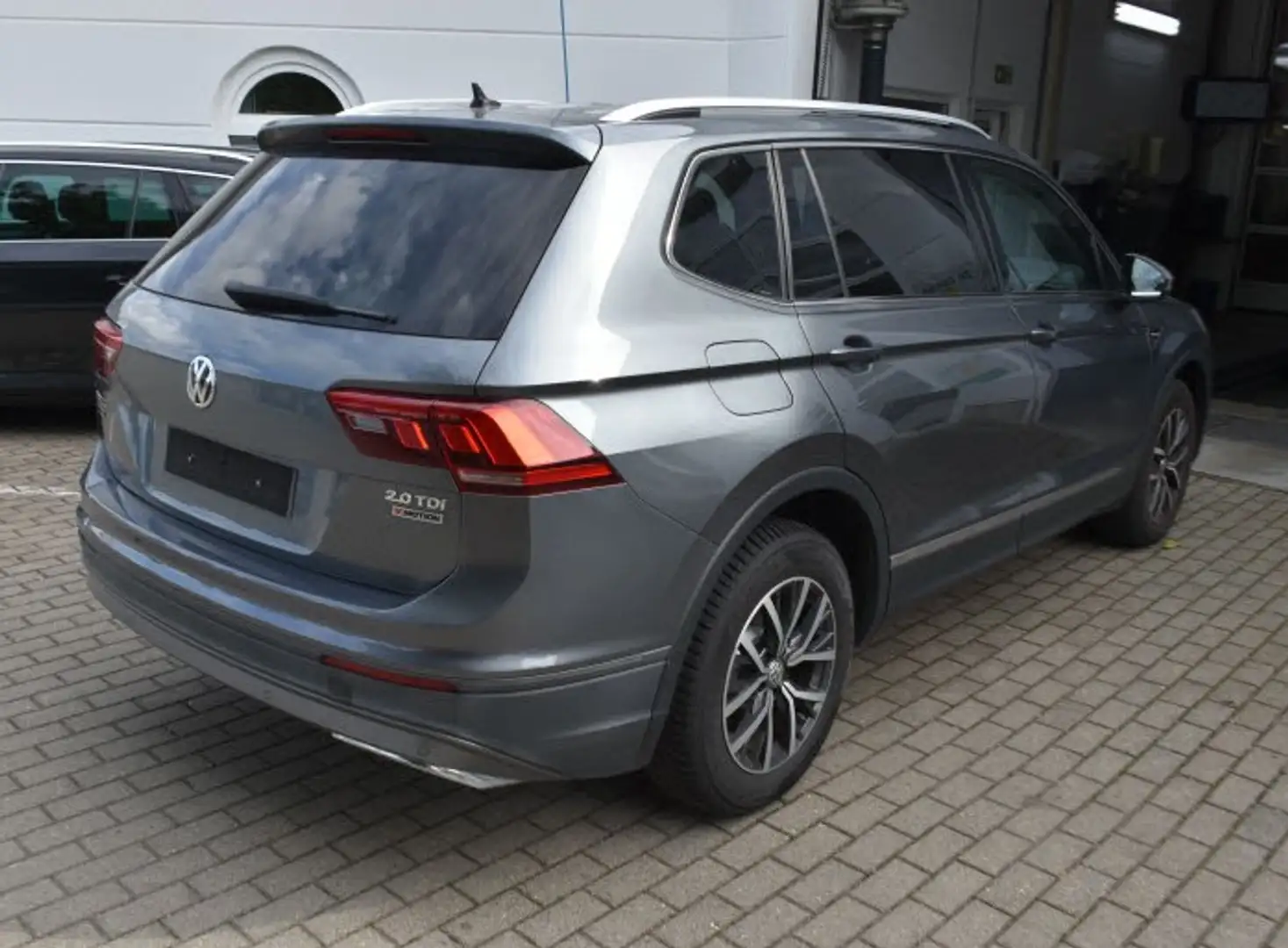 Volkswagen Tiguan Allspace 2.0 TDI 4M 7-Sitzer LED PANO eKLAPPE ACC Gris - 2