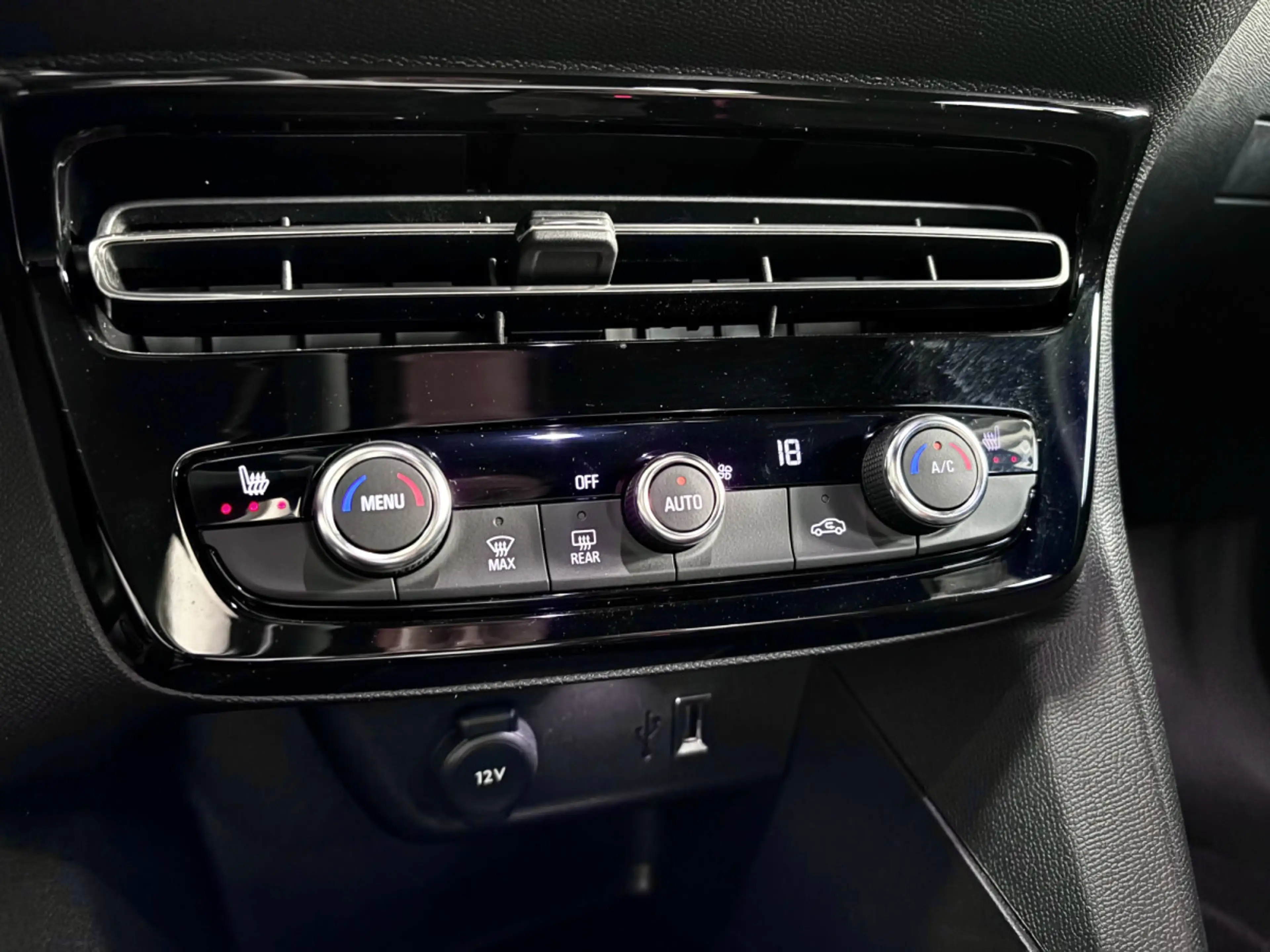 Opel Mokka-E BEV 54KWH LONG RANGE ULTIMATE AUTO *360°* ACC* — photo 13