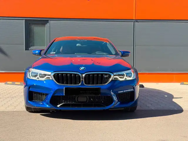 BMW M5 view 4