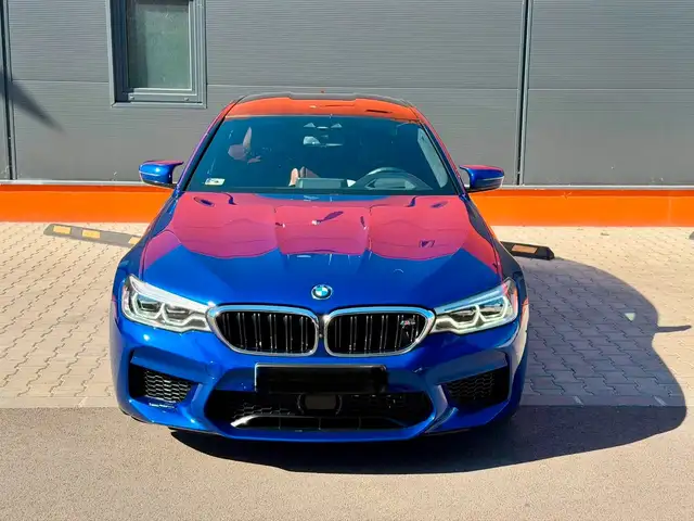 BMW M5 view 3