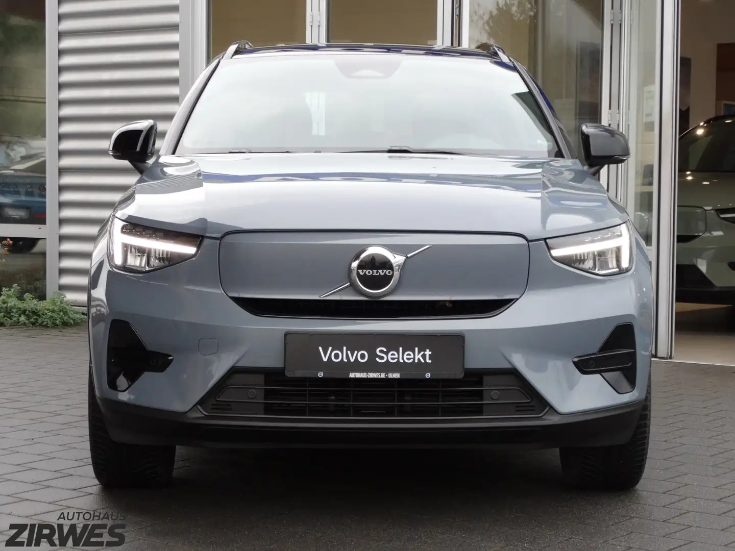 Volvo XC40 Plus Recharge Twin Motor Pure Electric AWD Grau - 2