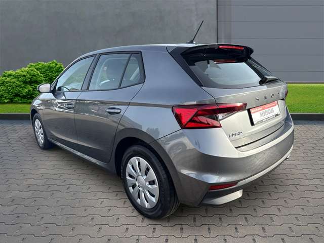 Skoda Fabia Active+Klimaanlage+Parksensoren+elektr. Fensterheb