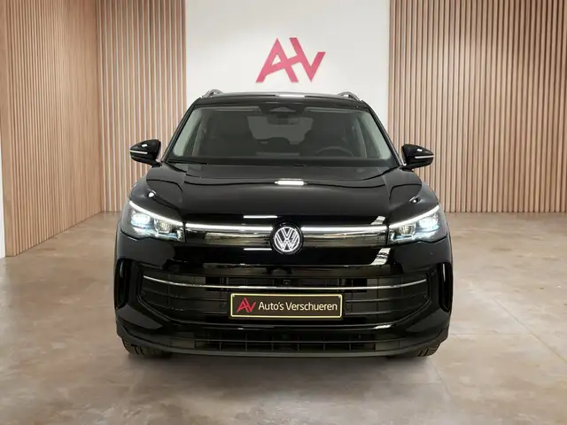 Volkswagen Tiguan view 2