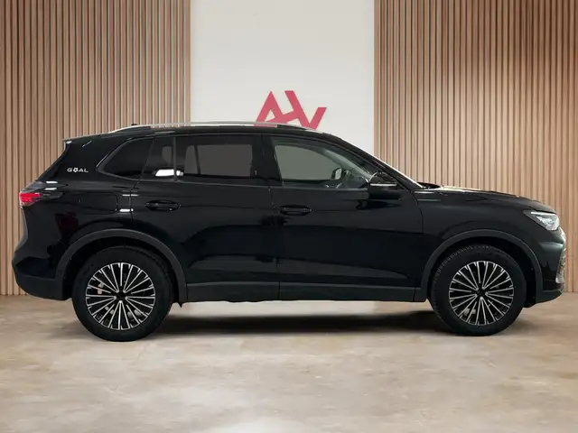 Volkswagen Tiguan view 5
