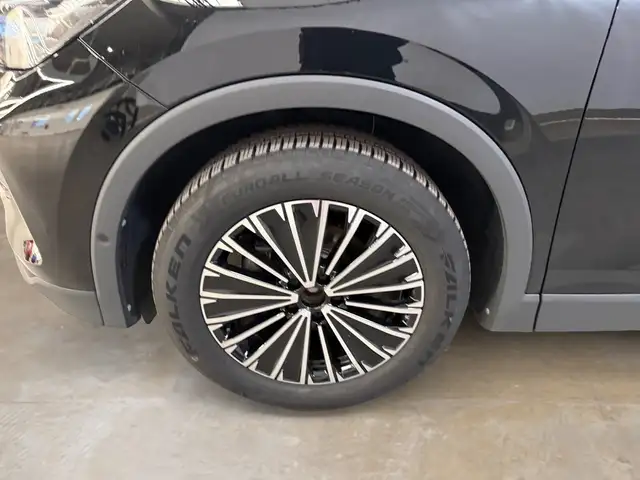 Volkswagen Tiguan view 12