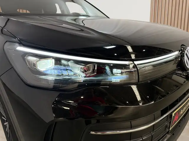 Volkswagen Tiguan view 4