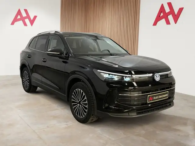 Volkswagen Tiguan view 3