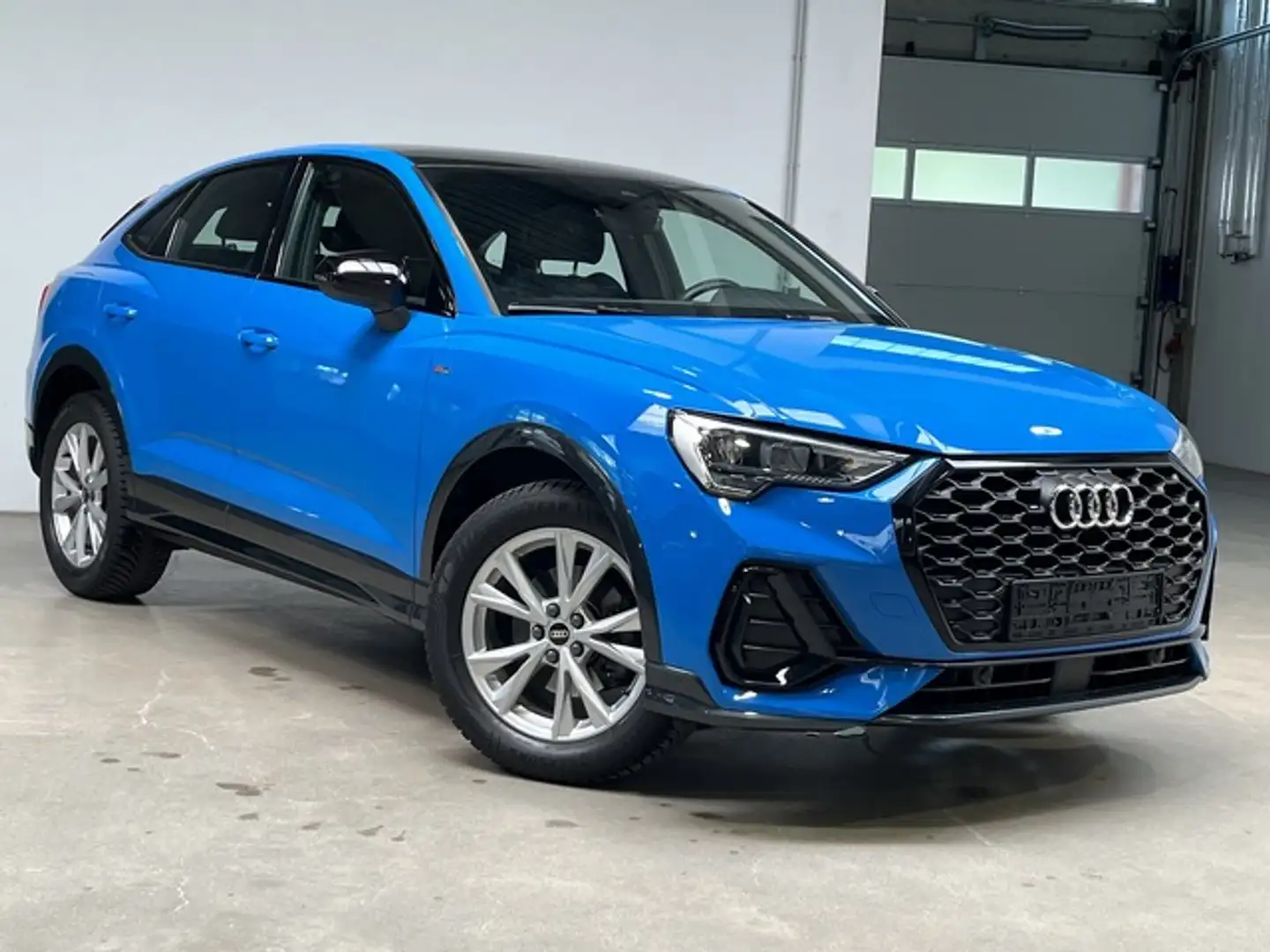 Audi Q3 Sportback 2xS-Line Panorama  Distronic Blauw - 2