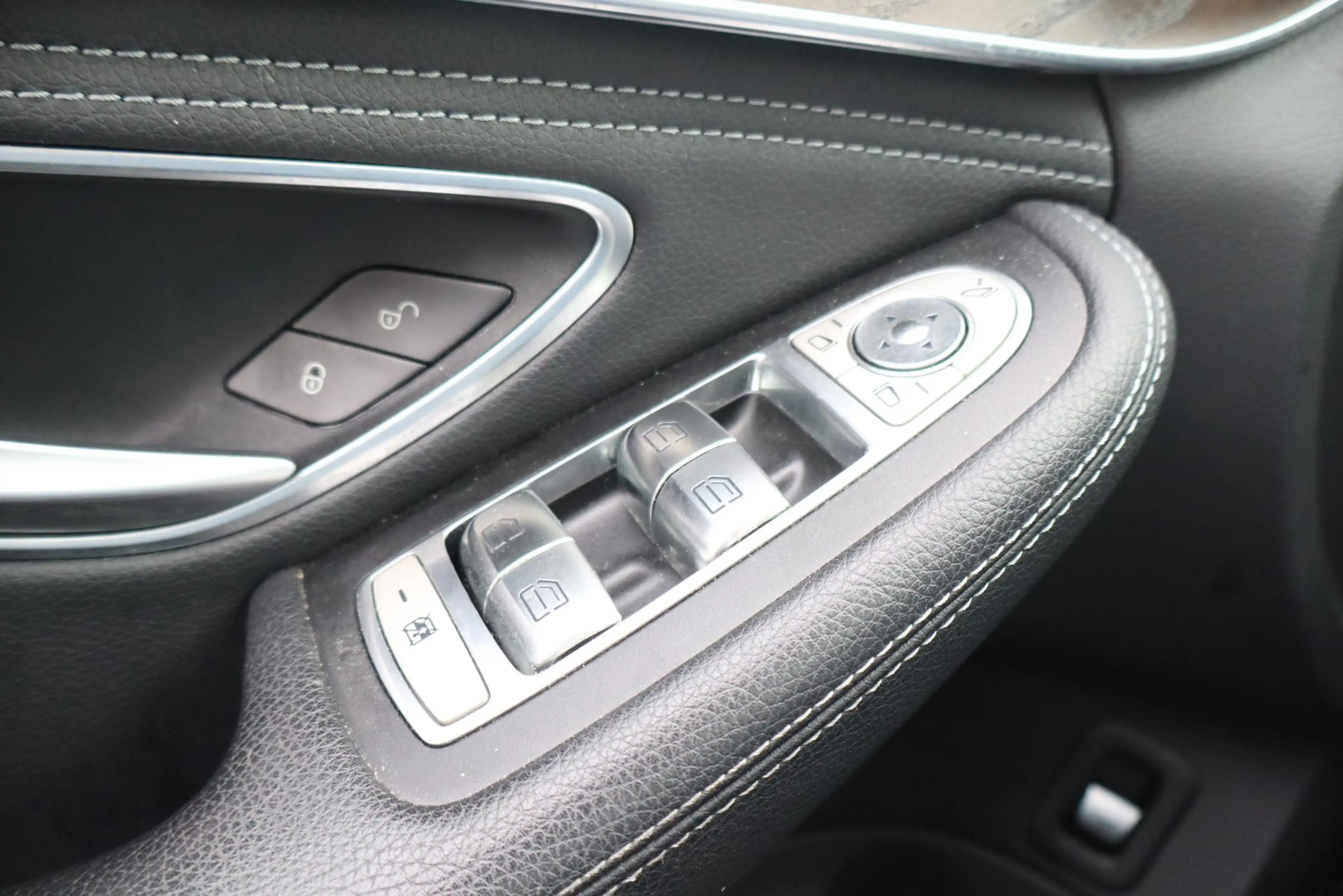 Mercedes-Benz C 350 e Lease Edition | Elektrisch glazen panorama-dak | — photo 16