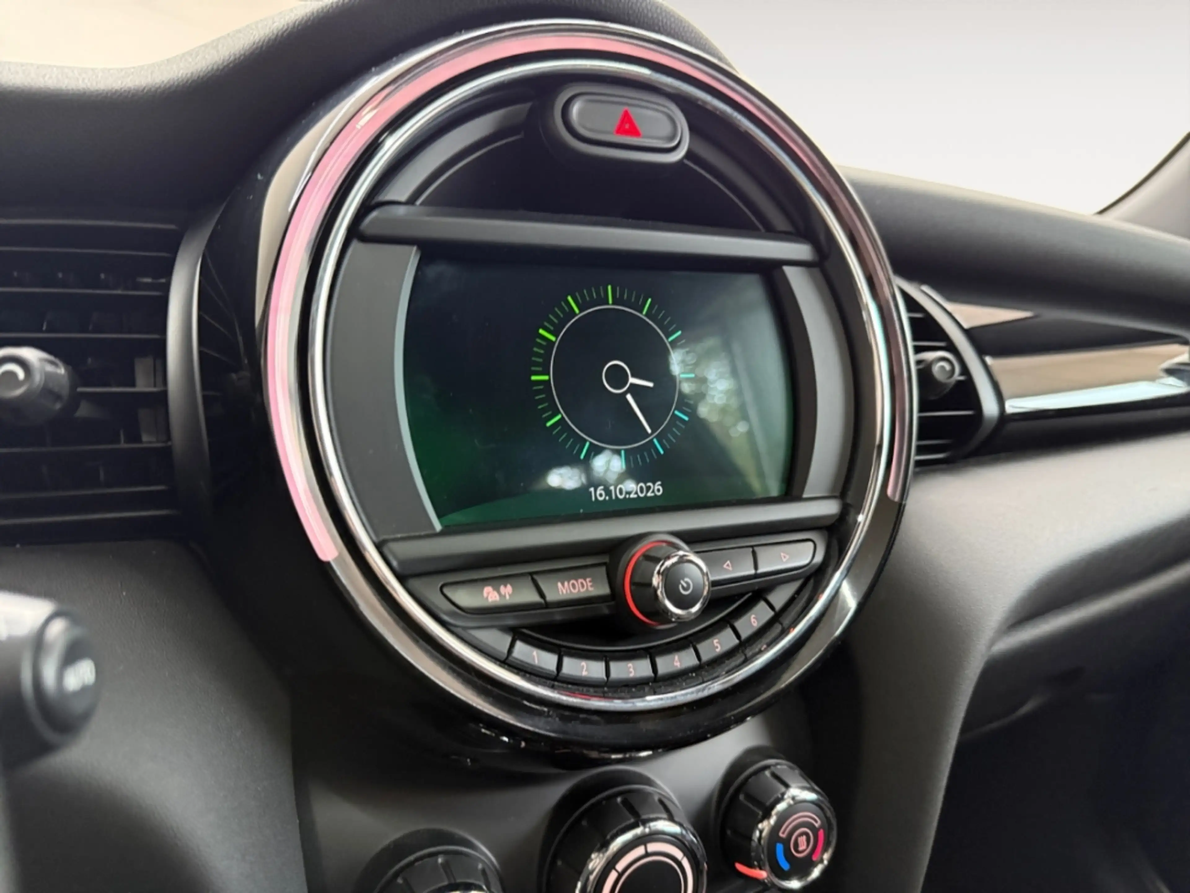 MINI One AUTOMATIK ALLWETTER NAV PANODACH DIG-DISPLAY SITZ. — photo 10