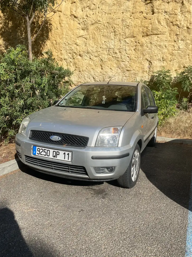 Ford Fusion 1.4 TDCi Trend Gris - 1