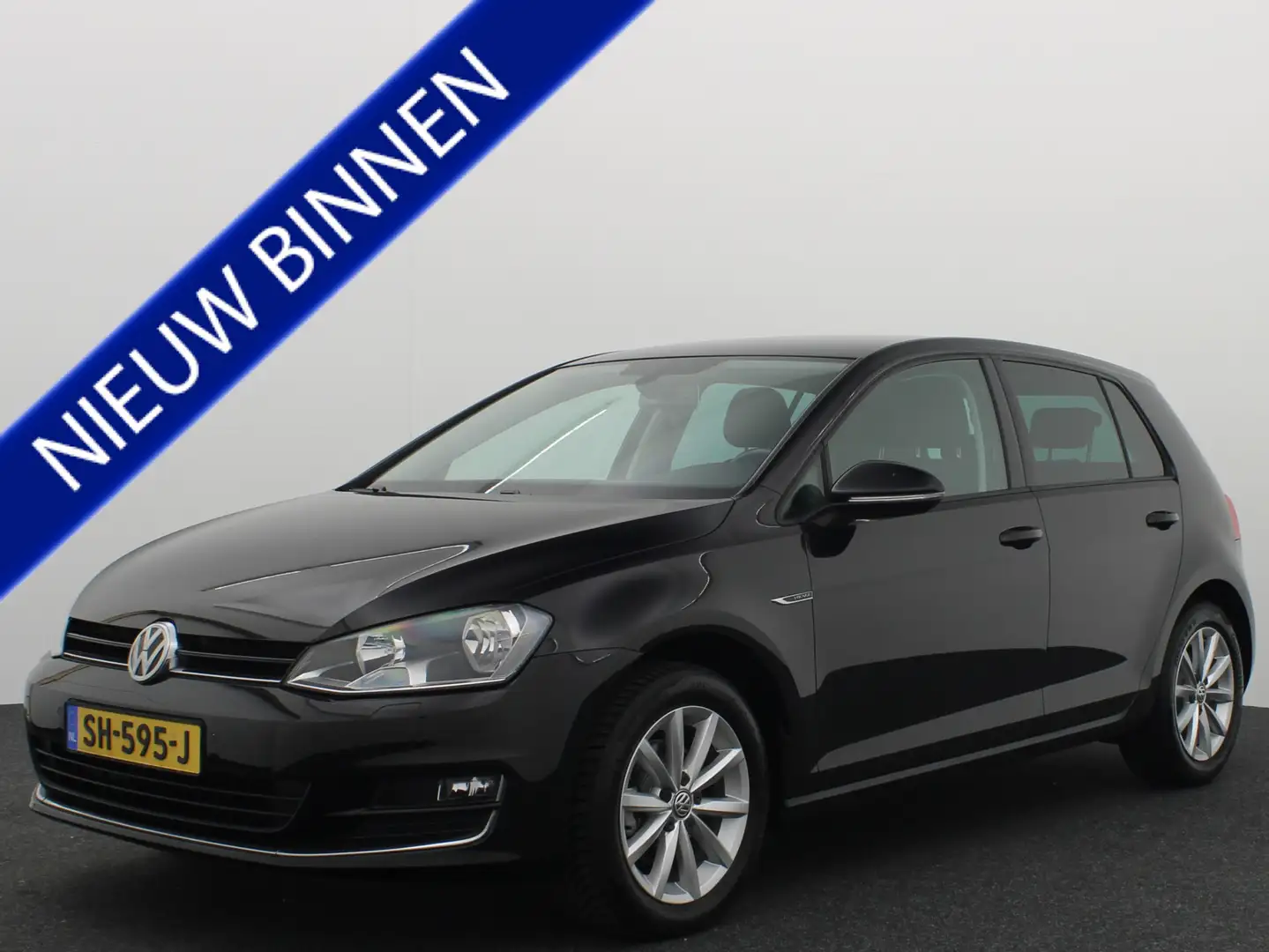 Volkswagen Golf 1.2 TSI Business Edition Connected AUTOMAAT / TREK Zwart - 1