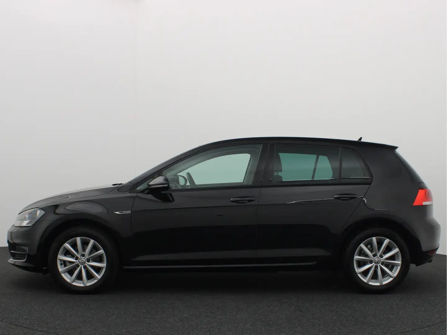 Volkswagen Golf 1.2 TSI Business Edition Connected AUTOMAAT / TREK Zwart - 2