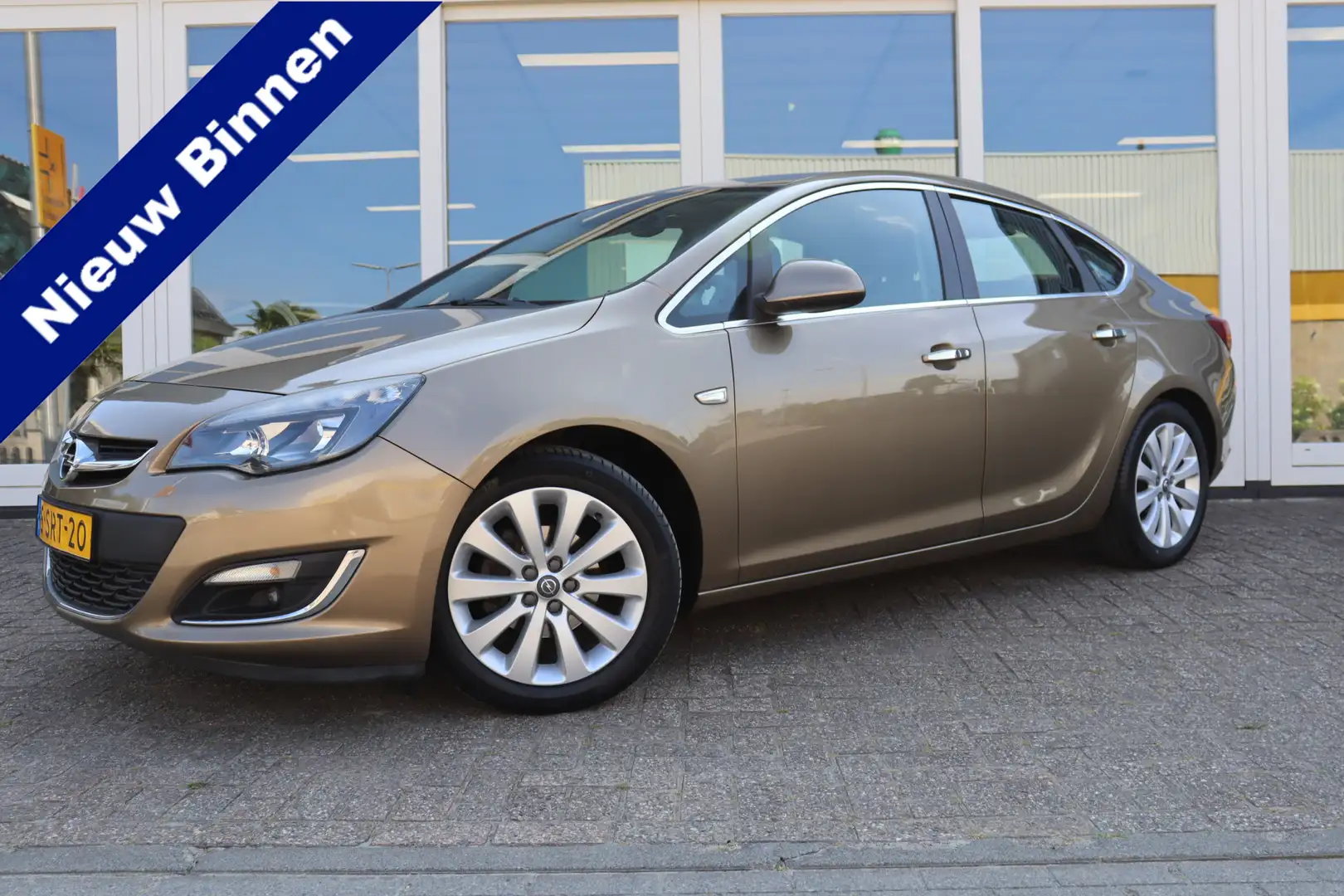 Opel Astra 1.4 Turbo Cosmo, Cruise Control, Airco, Navigatie, Beige - 1