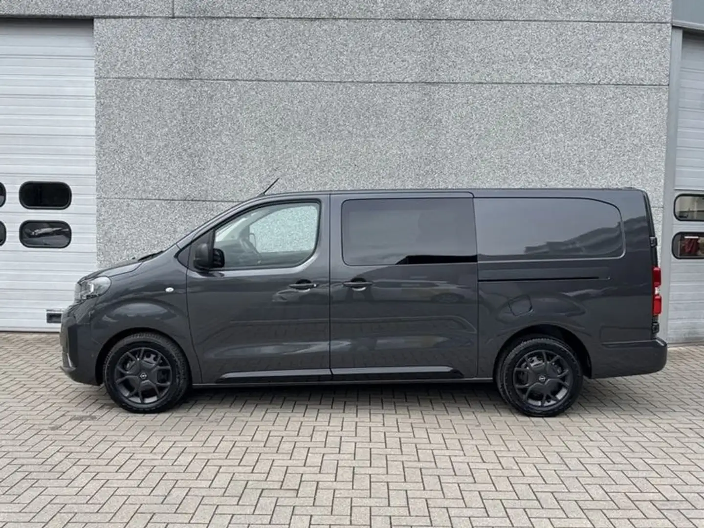 Opel Vivaro 2.0TD 180PK AUT. DUBBELE CABINE 6 ZIT GPS/CAMERA/H siva - 2