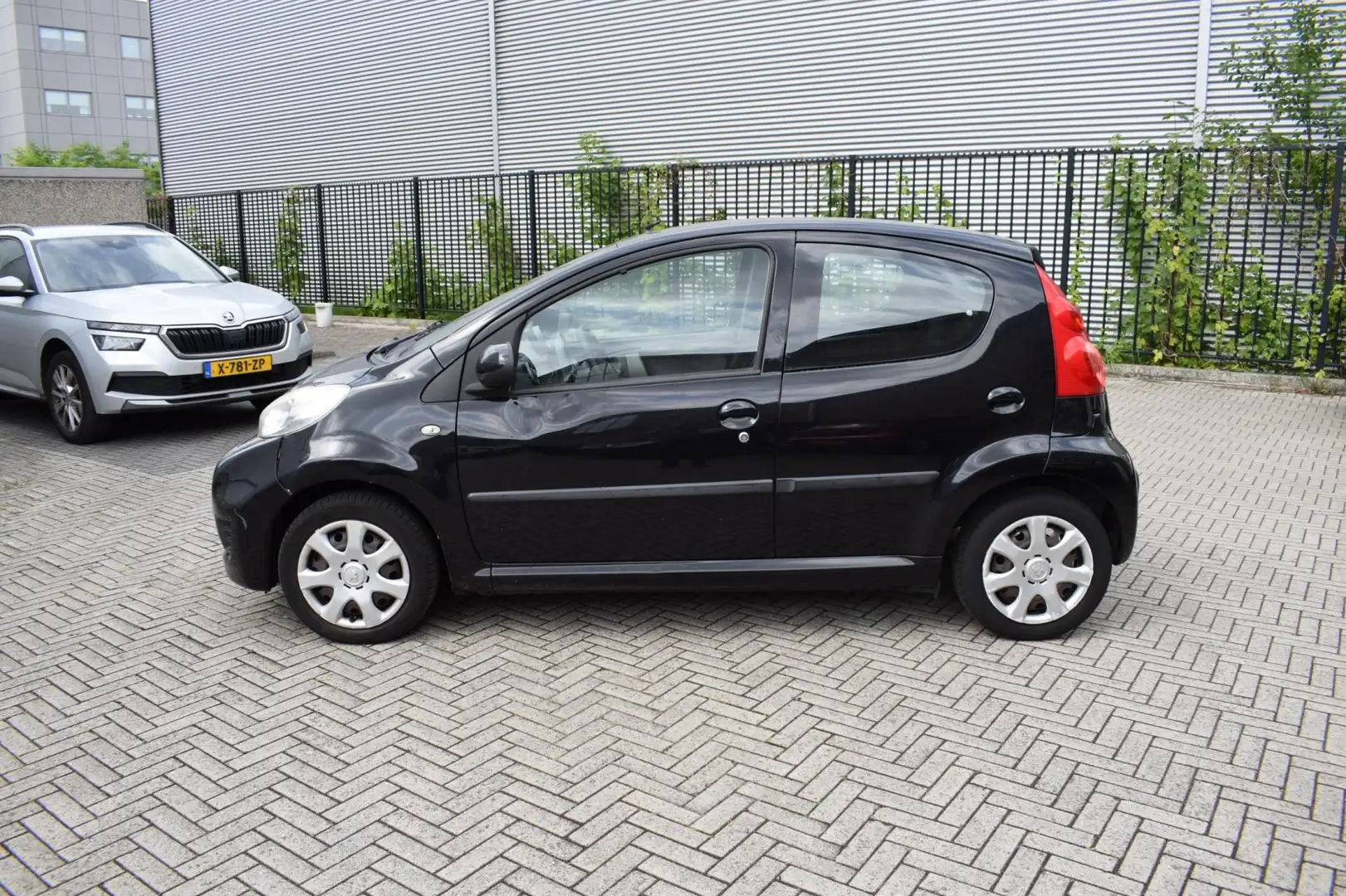 Peugeot 107 1.0-12V Sublime 3 mnd GARANTIE Airco 5 Deurs 2e Ei Zwart - 2