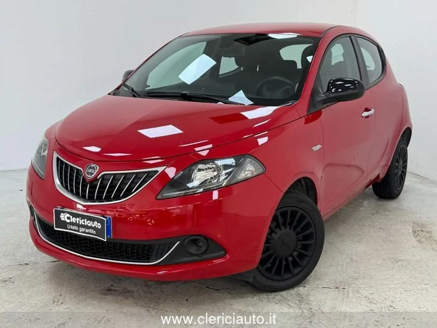 Lancia Ypsilon 1.0 FireFly 5 porte S&S Hybrid Ecochic Silver Rosso - 1