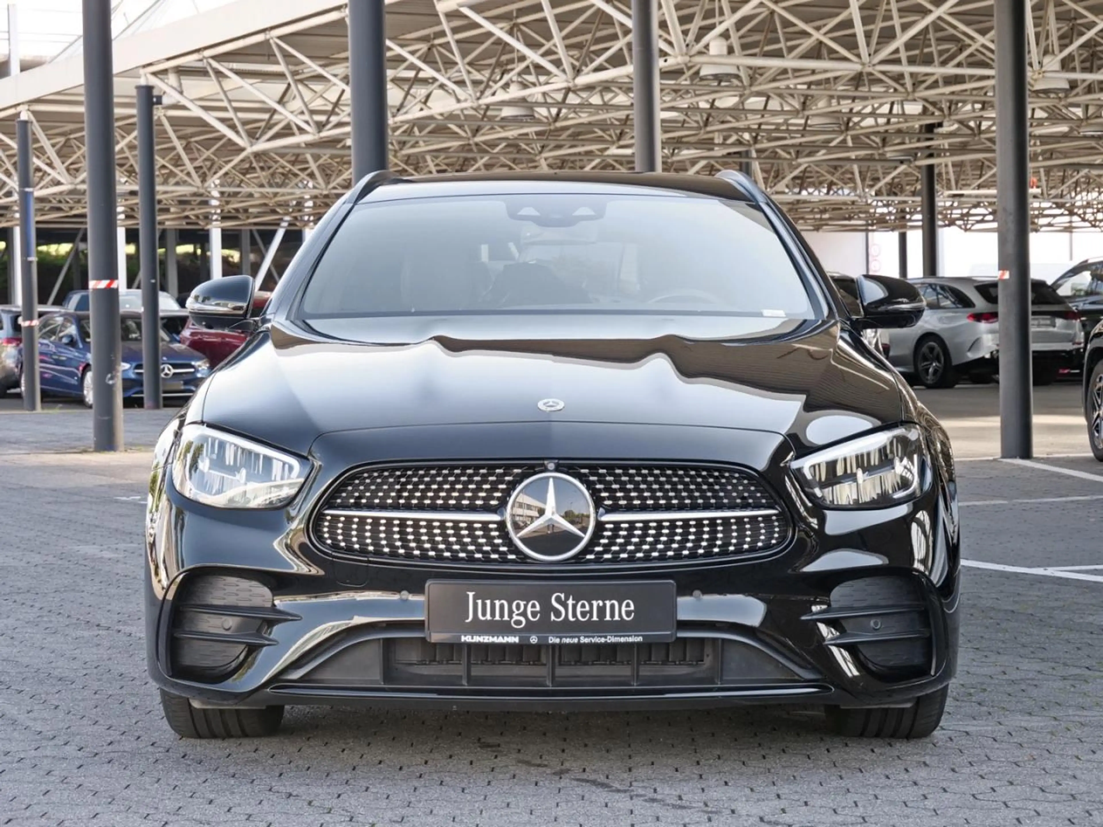 Mercedes-Benz E 220 d 4M T AMG Night Distronic+ 360° Widescreen — photo 2