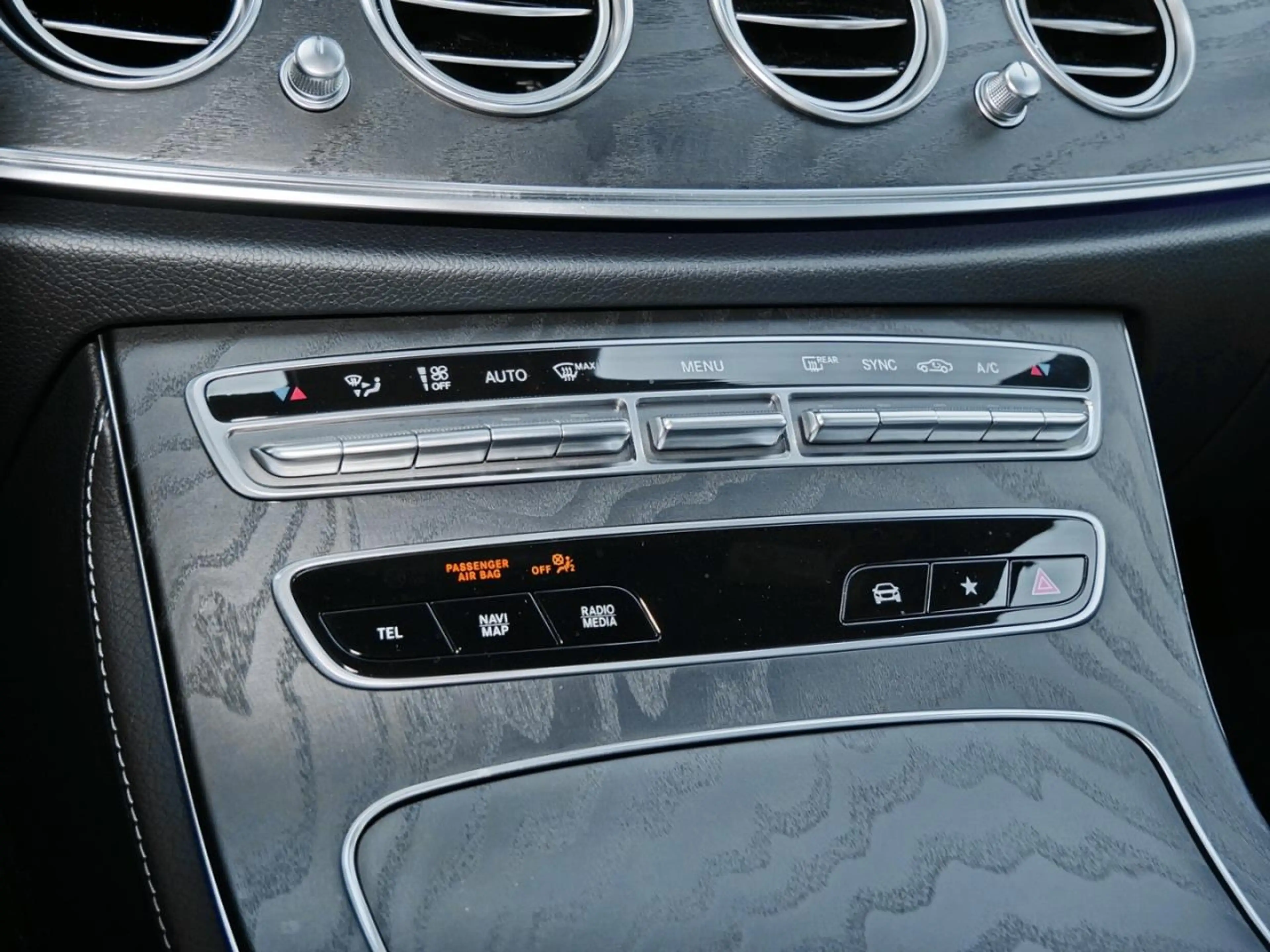 Mercedes-Benz E 220 d 4M T AMG Night Distronic+ 360° Widescreen — photo 13