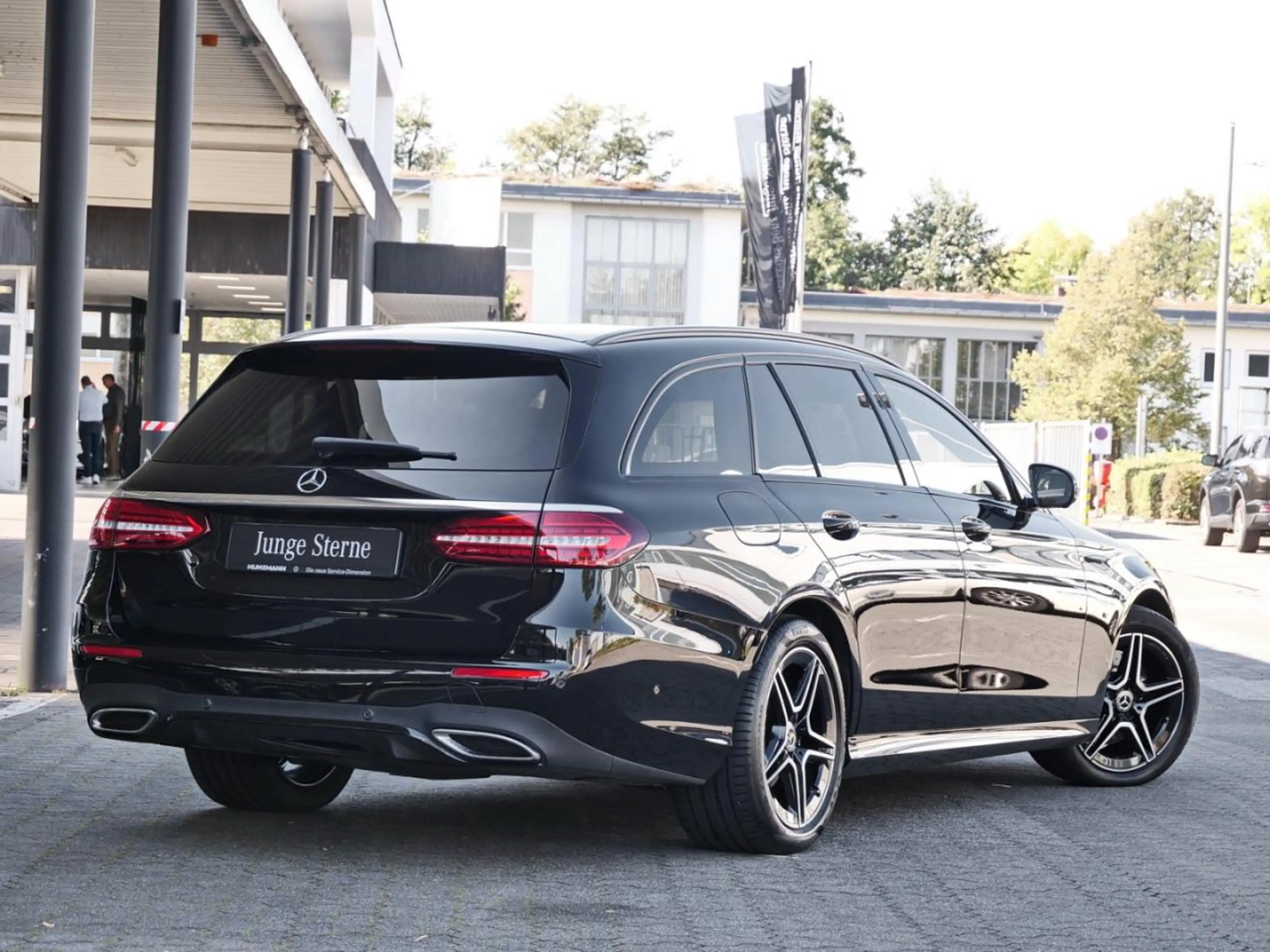 Mercedes-Benz E 220 d 4M T AMG Night Distronic+ 360° Widescreen — photo 3