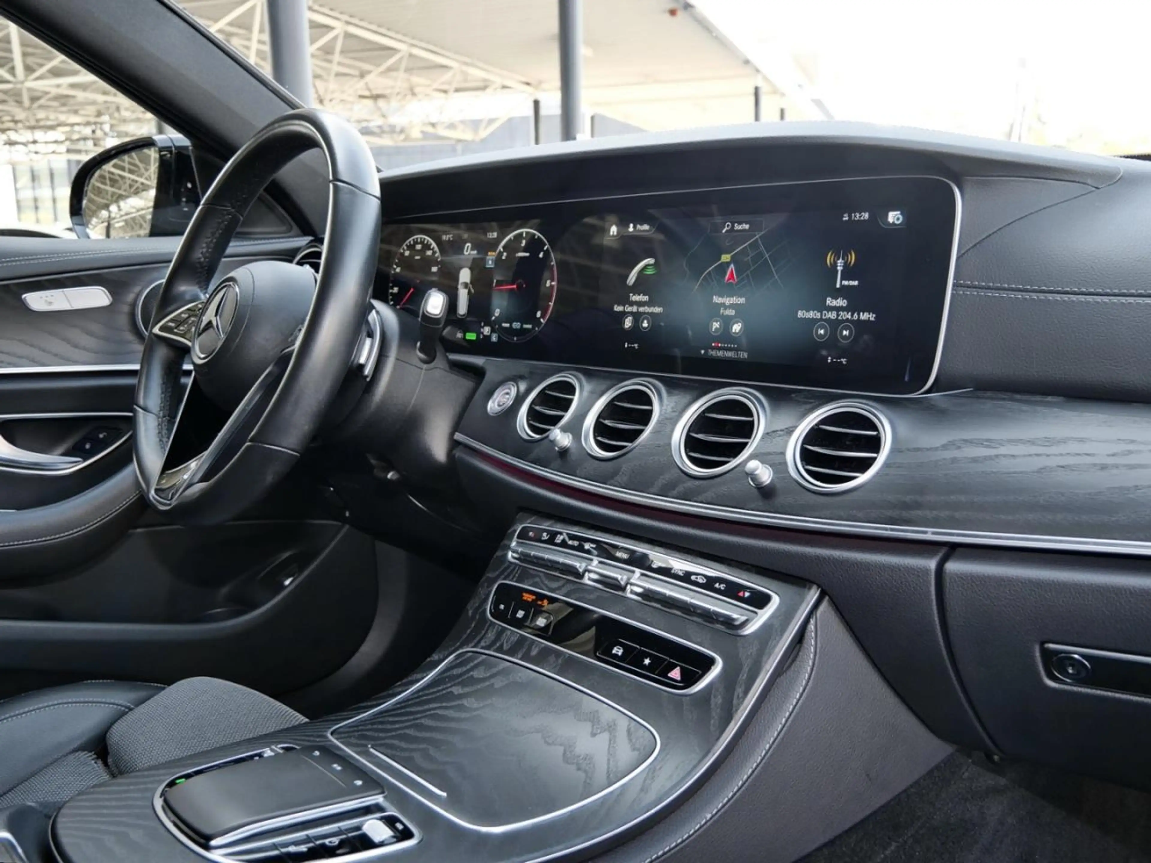 Mercedes-Benz E 220 d 4M T AMG Night Distronic+ 360° Widescreen — photo 6