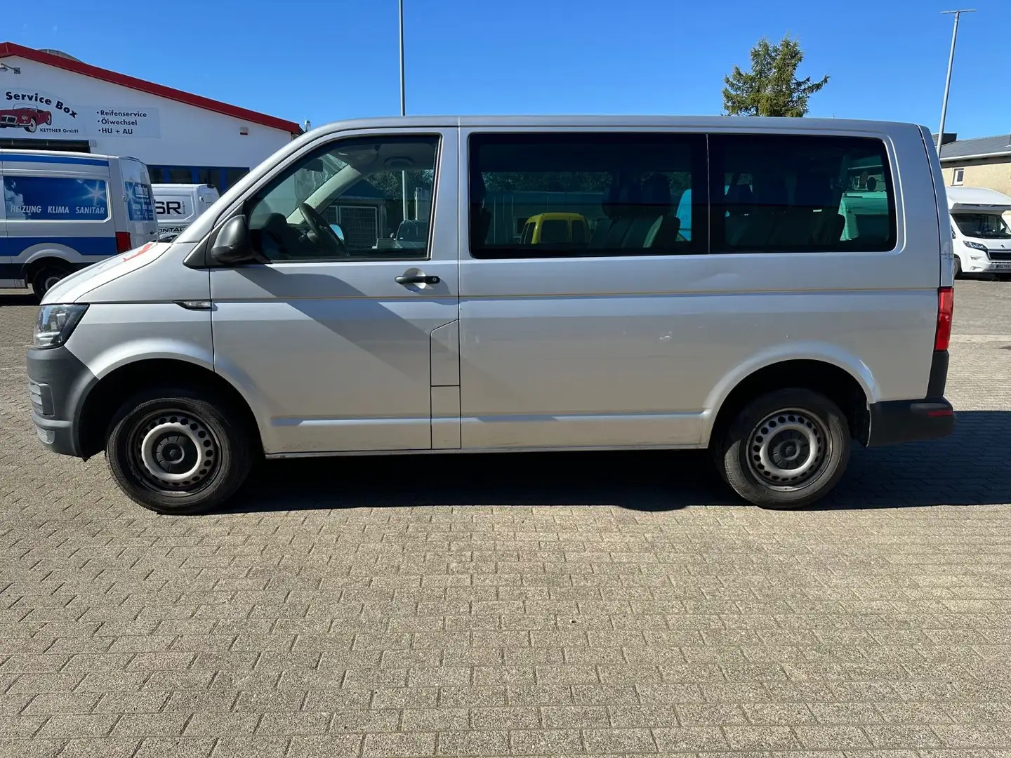 Volkswagen T6 Transporter Kasten-Kombi Kombi Klima 8 Sitzer Silber - 1