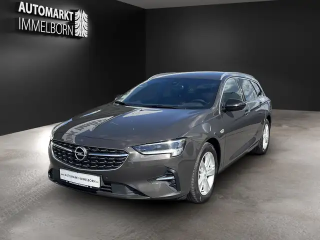 Opel Insignia view 3